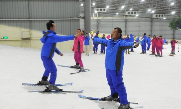 長沙首家室內(nèi)滑雪場三只熊冰雪王國營業(yè),長沙三只熊滑雪地址