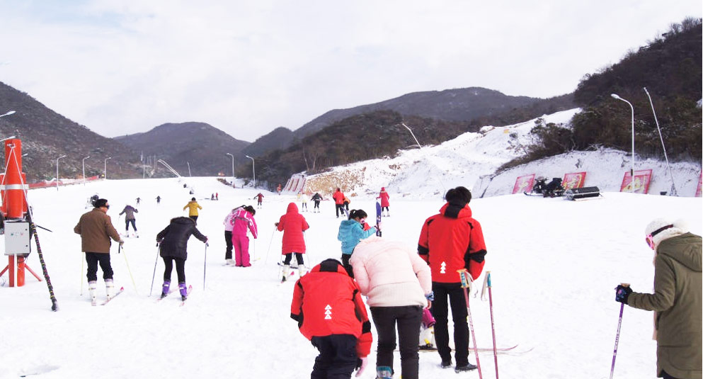 冬天長沙周邊去哪里玩？冬季滑雪不用去北方，就去瀏陽大圍山野外滑雪場