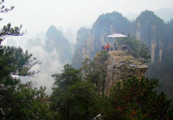 晚班長沙到張家界、猛洞河漂流、天門山、鳳凰古城六日游