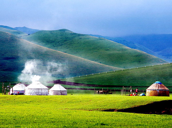 長沙到內蒙古希拉穆仁草原-庫布其沙漠-呼和浩特雙飛4日游特價旅游