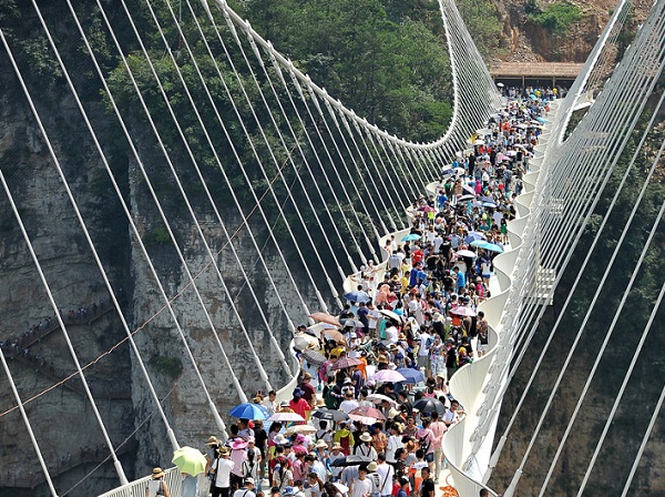 長沙到張家界大峽谷玻璃橋、黃龍洞汽車1晚2日游純玩旅游團